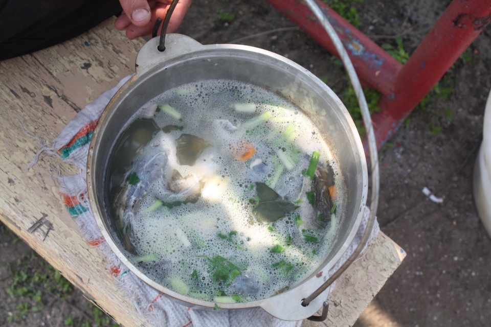 Рыбу не чистили.. так и сварили <img src="http://fishing-ua.com/smiles/smile.gif"...