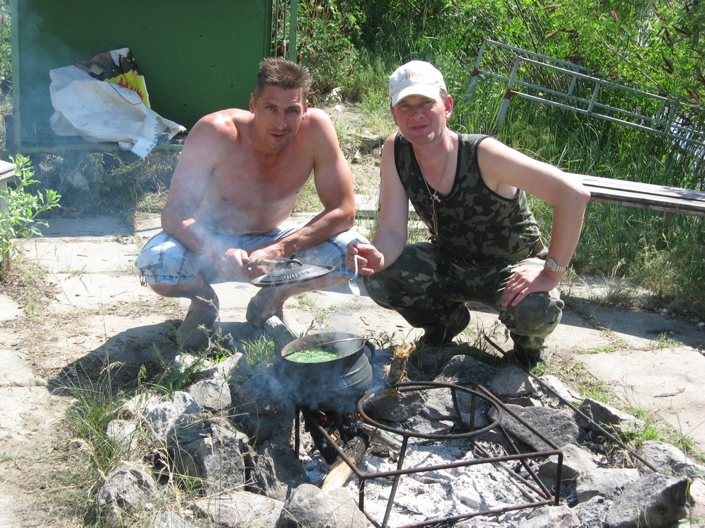 Настоящая окуневая уха в яхт клубе.2012 год.